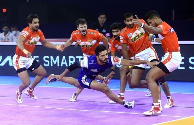  Pkl 8: Vikash Khandola, Meetu Help Haryana Steelers Beat Gujarat Giants-TeluguStop.com