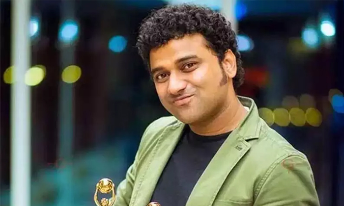  Pushpa Music Director Devi Sri Prasad Get Bollywood Chance , Allu Arjun, Bollywo-TeluguStop.com