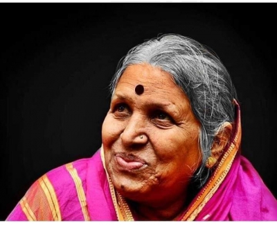  Sindhutai Sapkal Laid To Rest In Pune With Full State Honours-TeluguStop.com