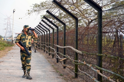  Smart Surveillance System Coming Up Along India-b’desh Border: Bsf (lead)-TeluguStop.com