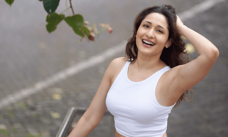  Star Heroine Pragya Jaiswal Demands 1 Crore Rupees But , 1 Crore Rupees , Akhand-TeluguStop.com