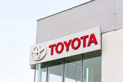  Toyota Dethrones Gm As Top-selling Automaker In Us For 1st Time-TeluguStop.com