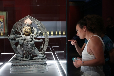  Us Private Collector To Return 28 Looted Antiquities To Cambodia #private #retur-TeluguStop.com