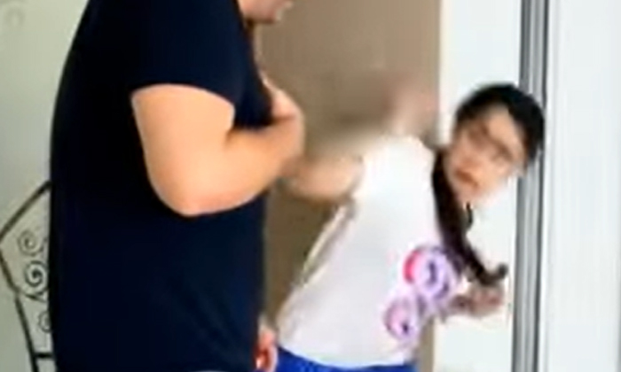  Video: He Wanted To Prank His Wife With A Snake You Can Not Imagine The Twist At-TeluguStop.com