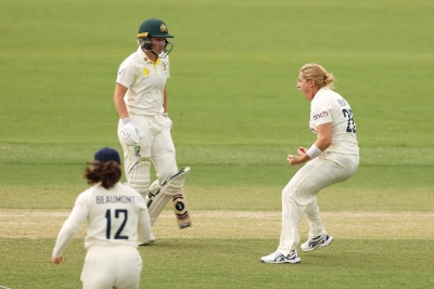  Women’s Ashes Test: Knight, Brunt Lead England Fightback Before Rain Force-TeluguStop.com