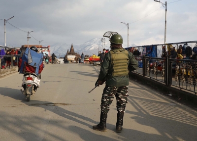  2 Let Terrorists Killed In Srinagar Gunfight #srinagar #vijay-TeluguStop.com