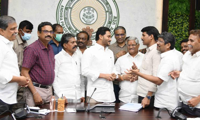  Ap Government Employees Who Resigned The Strike Decision Details, Ap Governmen-TeluguStop.com