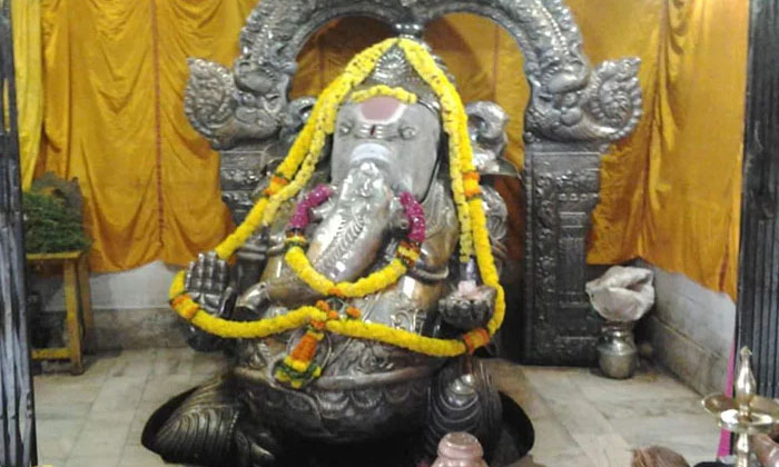  Bhikkavolu Ganesh Special Type Of Worship, Bhikkavolu Ganesh , Ganesh , Devotion-TeluguStop.com