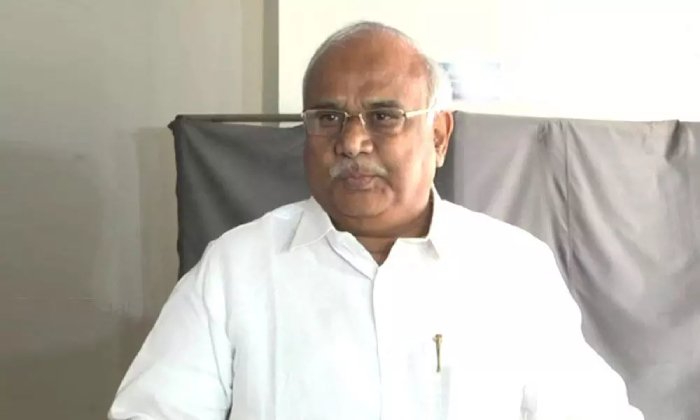  Despite Many Problems In Ap, The Govt Is Focusing On Movie Tickets: Mp Kanakamed-TeluguStop.com