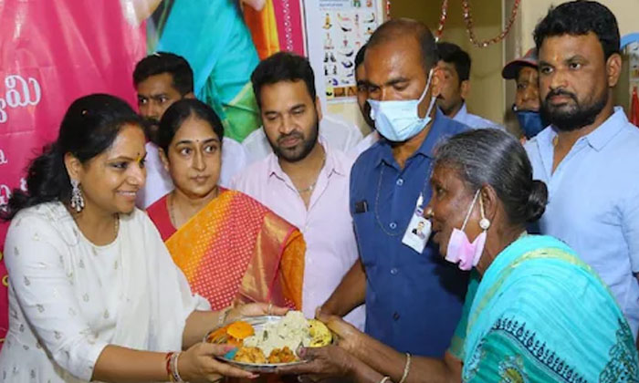  Kcr Birthday Celebrations At The Elderly Welfare Center In Mangalam , Kcr Birthd-TeluguStop.com