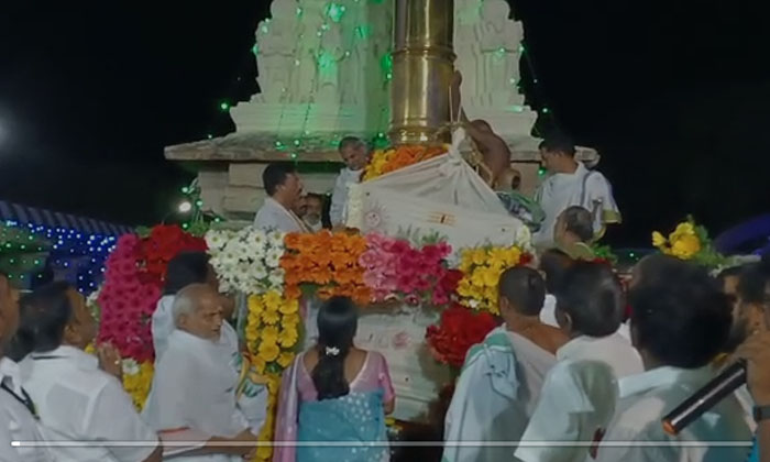  Mahanandi Temple With Devotees, Mahanandi  Temple, Maha Shivaratri , Devotional,-TeluguStop.com