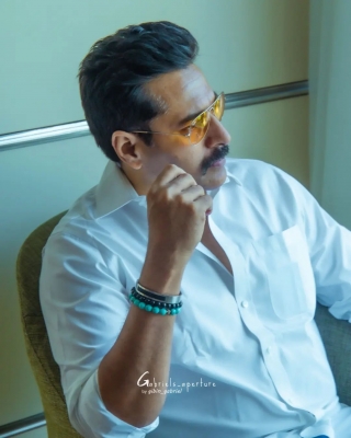 Actor Rahman Posts Video From Sets Of Karthick Naren's 'nirangal Moondru' Actor Rahman Posts Video From Sets Of Karthick Naren's 'nirangal Moondru'-TeluguStop.com