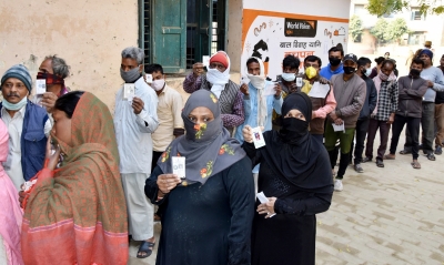  Battle For Up: Polling Begins For 5th Phase Including Ayodhya, Amethi-TeluguStop.com