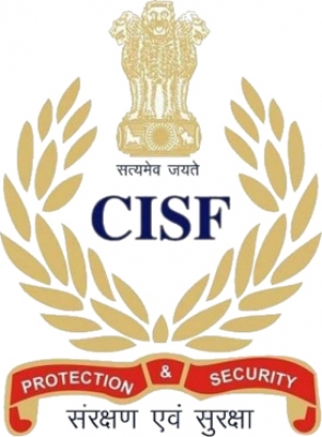  Cisf Rescues 14 People From Drowning Boat In Sea #cisf #rescues-TeluguStop.com