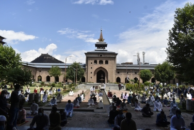  Friday Prayers Being Allowed In Srinagar's Grand Mosque After 30 Weeks-TeluguStop.com