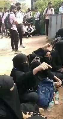 K’taka Hijab Row: Muslim Students Vow To Fight Until Victory #ktaka #hijab K’taka Hijab Row: Muslim Students Vow To Fight Until Victory #ktaka #hijab-TeluguStop.com