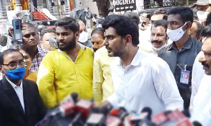  Nara Lokesh Sensational Comments On Jagan Media Details, Nara Lokesh, Tdp, Jagan-TeluguStop.com