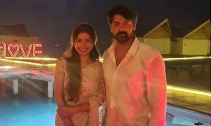  Actor Naveen Chandra Wife Photo Goes Viral In Social Media , Goes Viral, Interes-TeluguStop.com