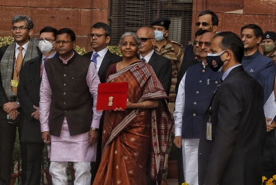  Nirmala Sitharaman Meets Prez Ahead Of Budget Presentation #nirmala #sitharaman-TeluguStop.com