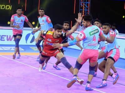  Pkl 8: Bharat, Pawan Shine As Bengaluru Beat Jaipur, Stay Alive In Playoffs Race-TeluguStop.com