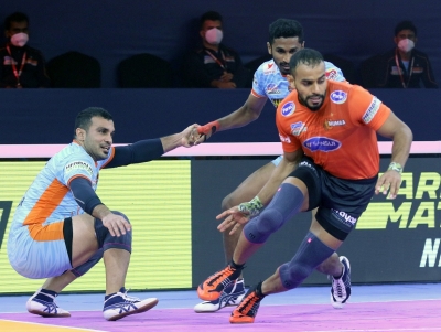  Pkl 8: Fazel Atrachali Shines As U Mumba Thrash Bengal Warriors To Keep Playoff-TeluguStop.com