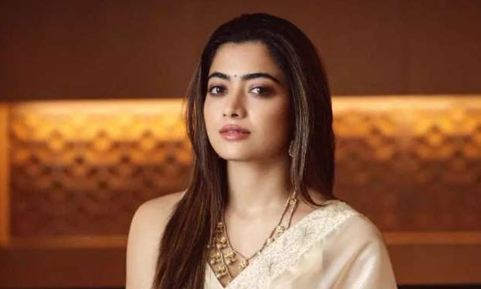  Rashmika Mandanna Hiked Remuneration, Rashmika Mandanna,  Remuneration, Pushpa,-TeluguStop.com