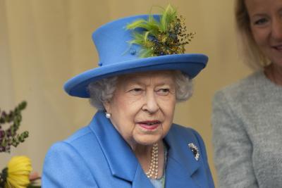  Queen Elizabeth Ii Tests Positive For Covid-TeluguStop.com