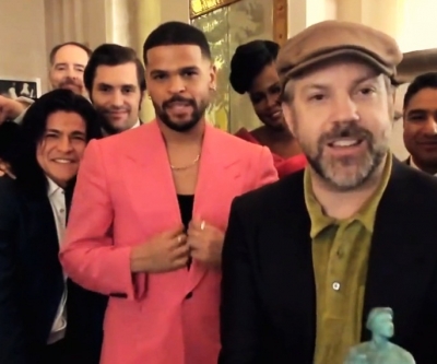 Sag Awards 2022: 'ted Lasso' Cast Accepts 'best Comedy Cast' Honour Remotely Sag Awards 2022: 'ted Lasso' Cast Accepts 'best Comedy Cast' Honour Remotely-TeluguStop.com