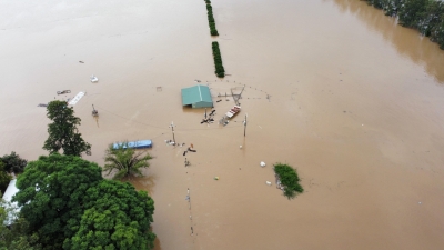 Severe Weather Lashes Australia With Flooding, Fires #severe #lashes Severe Weather Lashes Australia With Flooding, Fires #severe #lashes-TeluguStop.com