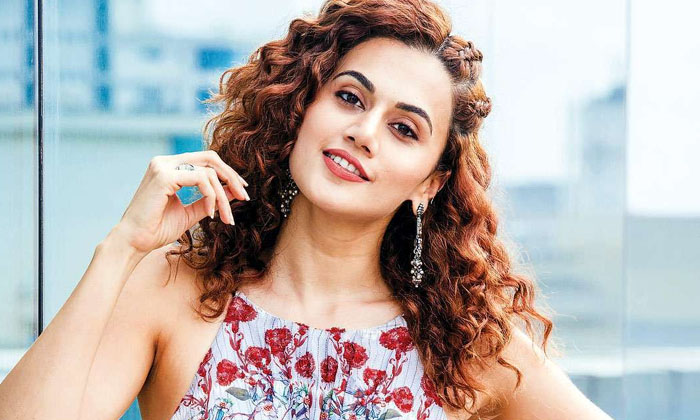  The Director Made Very Cheap Comments About The Kissing Scene Heroine Tapsee Ta-TeluguStop.com