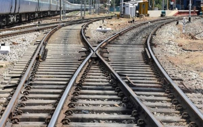 Teen Couple Commit Suicide On Rail Tracks In Up Teen Couple Commit Suicide On Rail Tracks In Up-TeluguStop.com