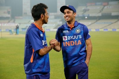  The Plan Was To Bowl On The Right Line And Length: Bishnoi To Chahal After T20i-TeluguStop.com