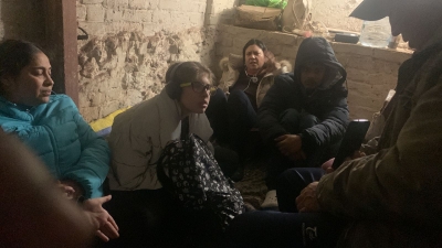  To Duck Russian Blitz, Stranded Indians In Ukraine Take To Bunkers-TeluguStop.com