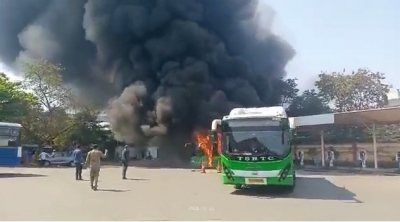  Tsrtc Bus Gutted While Charging In Secunderabad-TeluguStop.com