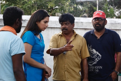  Vijay Sethupathi Pens Dialogues For Director Sarvana Sakthi's Next Film-TeluguStop.com