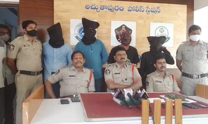  Vizag Police Arrest Cannabis Smugglers Svs Resorts Details, Vizag Police, Arrest-TeluguStop.com