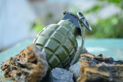  10 Injured In Grenade Attack In Srinagar-TeluguStop.com