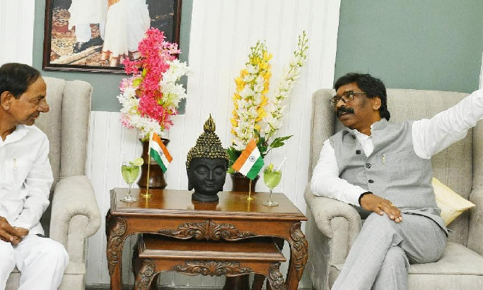  Cm Kcr Meets Jharkhand Cm Hemant Soren!-TeluguStop.com