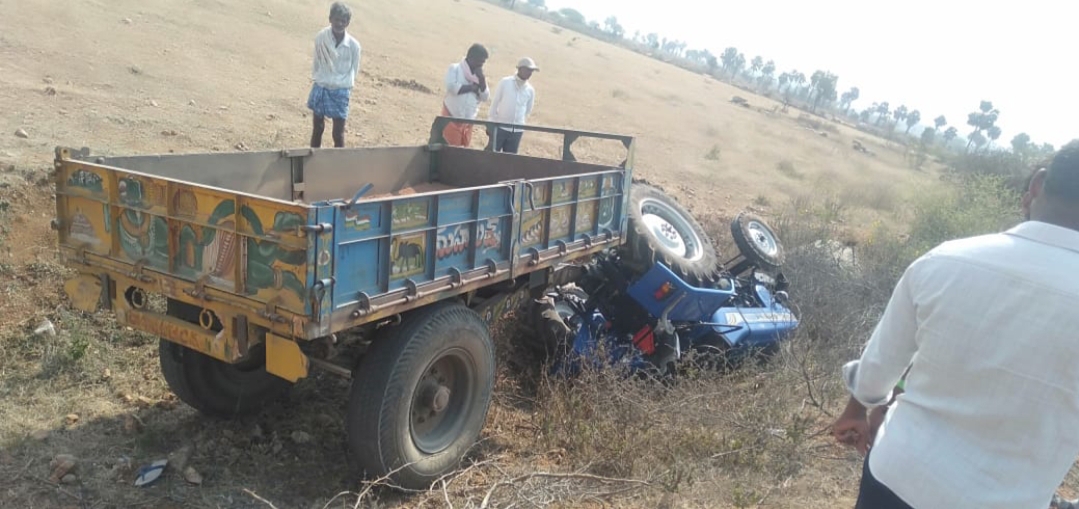  The Driver Overturned The Tractor With A Heart Attack, Killing Three-TeluguStop.com