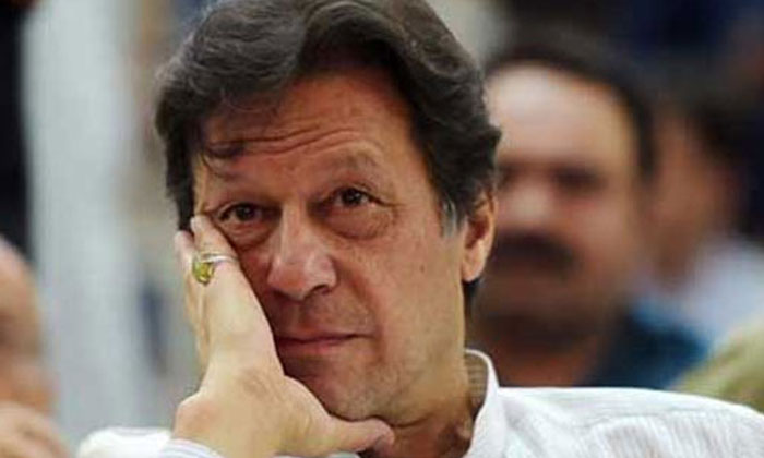  Pakisthan Prime Minister Facing Problems Pakisthan, Imran Khan, Social Media,-TeluguStop.com