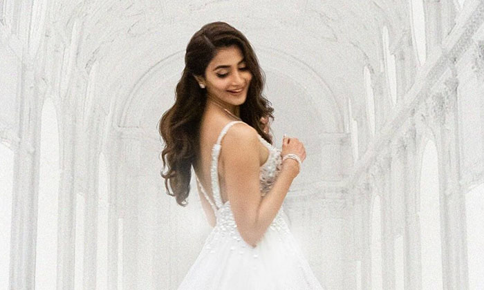  Radheshyam Huge Response For Pooja Hegde Role, Radheshyam, Pooja Hegde Role, P-TeluguStop.com