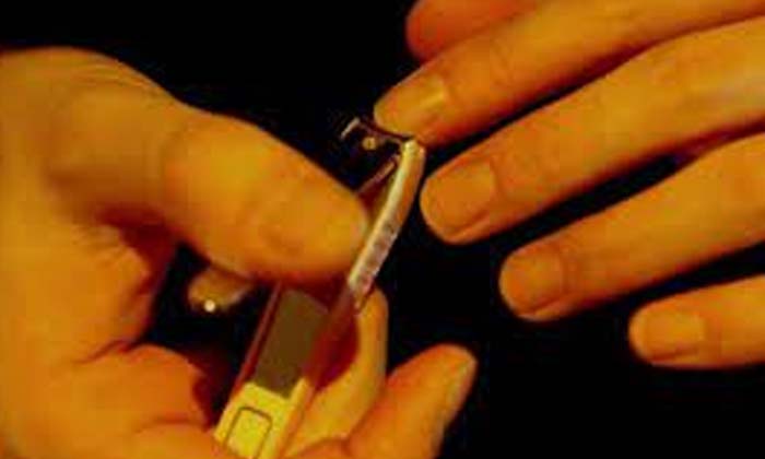  What Is The Reason Behind Do Not Cut Nails In Night Time ,  Cut Nails  , Night T-TeluguStop.com