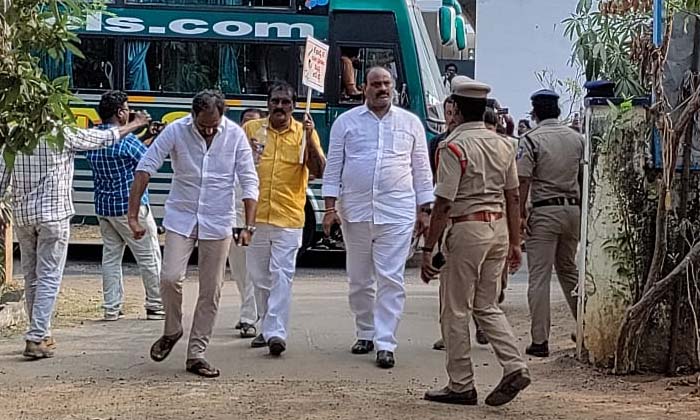  Tdp Leaders Arrested Near Vijayawada Excise Office , Tdp Leaders , Arrested , V-TeluguStop.com