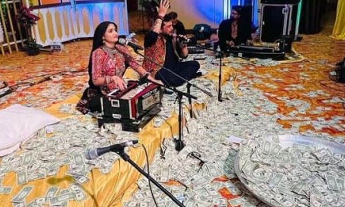  Dollars “rain” At Us Concert As Gujarati Singer Raises $300,000 For Ukraine-TeluguStop.com