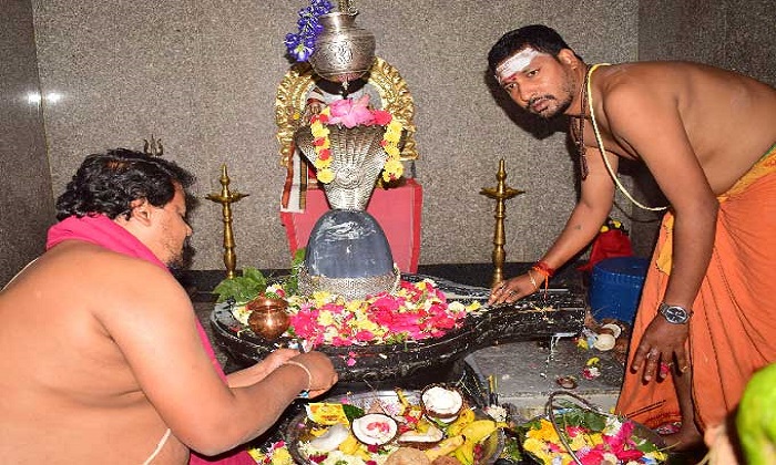  Why Should Not Men Wear Shirts While Doing Puja In The Temple, Devotional, Mens-TeluguStop.com