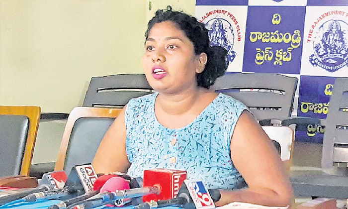  Women Have No Protection In The Janasena!-TeluguStop.com