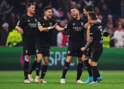  Ajax Dominate But Benfica Score To Advance In Champions League-TeluguStop.com