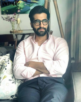  Akshay Oberoi Dubs For Coming-of-age Series 'feels Like Home'-TeluguStop.com