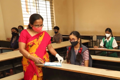  Amid Hijab Row, 8.73l Students To Appear For Sslc Exams In K'taka-TeluguStop.com