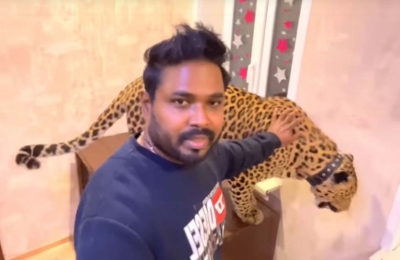  Andhra Doctor Vows To Stay On In Ukraine With His Big Cats-TeluguStop.com